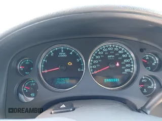 2008 Chevrolet Suburban LTZ with VIN 1GNFK16368R164170, listed as a IAAI auction lot 41620722 with 278,634 mi miles. Bid and sale history available at carsss.com. Image 7.