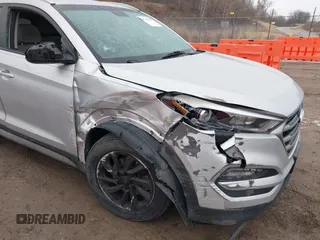 2017 Hyundai Tucson SE with VIN KM8J3CA45HU331252, listed as a IAAI auction lot 41744426 with 76,845 mi miles. Bid and sale history available at carsss.com. Image 6.