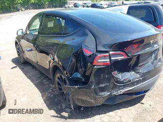 2022 Tesla Model Y Long Range z VIN 7SAYGDEE4NA006645, wystawiony jako IAAI lot #42192495 z przebiegiem 28 784 mil mil oraz . Historia ofert i sprzedaży dostępna na DreamBid. Obrazek 3.