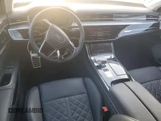 2022 Audi S8 z VIN WAULSAF85NN001632, wystawiony jako Copart lot #71361534 z przebiegiem 22 901 mil mil oraz Szkoda całkowita • Salvage title. Historia ofert i sprzedaży dostępna na DreamBid. Obrazek 8.