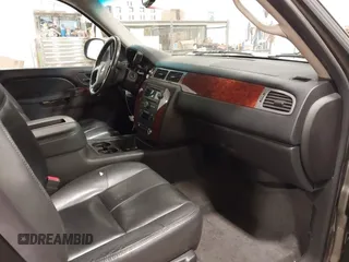 2013 Chevrolet Suburban LT with VIN 1GNSKJE76DR375916, listed as a IAAI auction lot 41588724 with 281,808 mi miles. Bid and sale history available at carsss.com. Image 5.