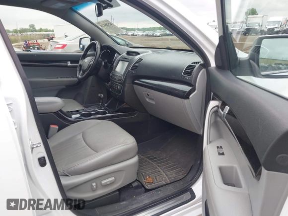2014 Kia Sorento SX z VIN 5XYKWDA71EG520204, wystawiony jako IAAI lot #42388830 z przebiegiem 193 262 mil mil oraz . Historia ofert i sprzedaży dostępna na DreamBid. Obrazek 5.