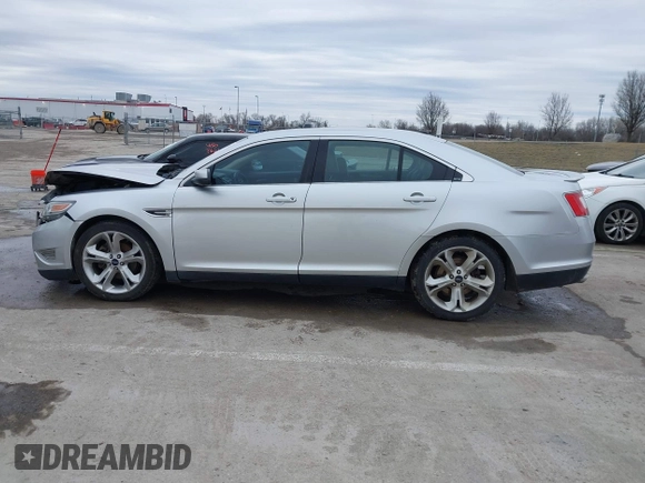 2012 Ford Taurus SHO z VIN 1FAHP2KT6CG142954, wystawiony jako IAAI lot #41526760 z przebiegiem 187 887 mil mil oraz . Historia ofert i sprzedaży dostępna na DreamBid. Obrazek 14.