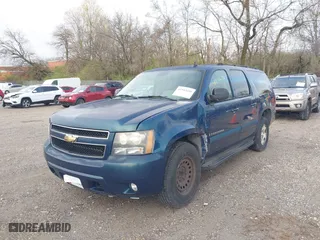 2007 Chevrolet Suburban LS with VIN 1GNFC16J47R207494, listed as a IAAI auction lot 41942690 with 1 mi miles. Bid and sale history available at carsss.com. Image 2.