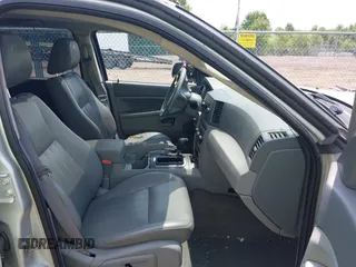 2005 Jeep Grand Cherokee Laredo z VIN 1J4GR48K35C515589, wystawiony jako IAAI lot #42452874 z przebiegiem 253 743 mil mil oraz . Historia ofert i sprzedaży dostępna na DreamBid. Obrazek 5.