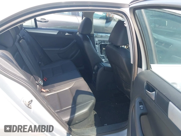 2013 Volkswagen Jetta SE with VIN 3VWDX7AJ3DM404990, listed as a IAAI auction lot 42584934 with 164,126 mi miles and . Bid and sale history available at DreamBid. Image 8.