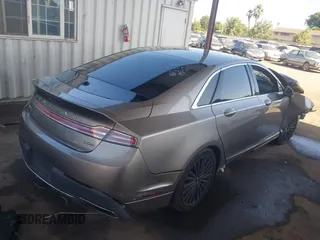 2018 Lincoln MKZ Hybrid Reserve z VIN 3LN6L5MU0JR627483, wystawiony jako IAAI lot #42593949 z przebiegiem 68 621 mil mil oraz . Historia ofert i sprzedaży dostępna na DreamBid. Obrazek 4.