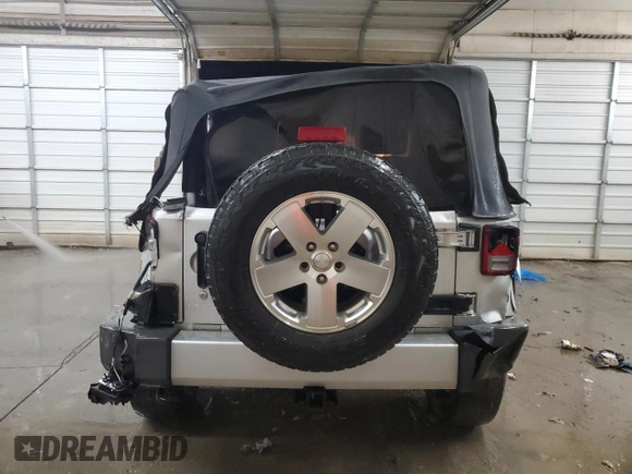 2009 Jeep Wrangler Sahara z VIN 1J4FA54189L789642, wystawiony jako Copart lot #89078145 z przebiegiem 128 902 mil mil oraz Szkoda całkowita • Salvage title. Historia ofert i sprzedaży dostępna na DreamBid. Obrazek 6.