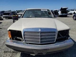 1983 Mercedes-Benz 300 SD z VIN WDBCB20A3DB048998, wystawiony jako Copart lot #57693265 z przebiegiem 155 727 mil mil oraz Czysty tytuł • Clean title. Historia ofert i sprzedaży dostępna na DreamBid. Obrazek 5.