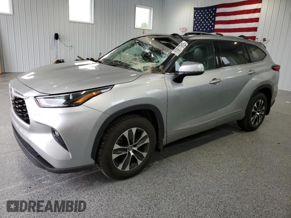 2022 Toyota Highlander XLE with VIN 5TDGZRBH4NS560801, listed as a Copart auction lot 63817915 with 64,557 mi miles and Salvage title. Bid and sale history available at DreamBid. Image 1.