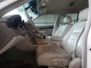 2004 Cadillac DeVille DTS z VIN 1G6KF57944U122824, wystawiony jako Copart lot #86147994 z przebiegiem 118 156 mil mil oraz Szkody całkowita. Historia ofert i sprzedaży dostępna na DreamBid. Obrazek 7.