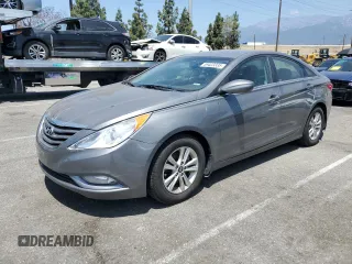2013 Hyundai Sonata GLS z VIN 5NPEB4AC3DH551077, wystawiony jako Copart lot #59423335 z przebiegiem 89 729 mil mil oraz Czysty tytuł • Clean title. Historia ofert i sprzedaży dostępna na DreamBid. Obrazek 1.