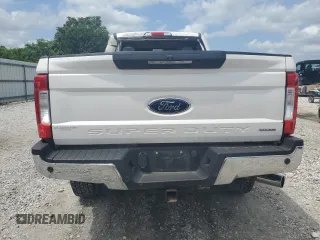 2017 Ford F-250 Lariat z VIN 1FT7W2B60HEC78227, wystawiony jako Copart lot #59498725 z przebiegiem 84 672 mil mil oraz Szkoda całkowita • Salvage title. Historia ofert i sprzedaży dostępna na DreamBid. Obrazek 6.