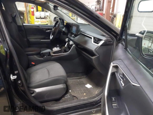 2020 Toyota RAV4 XLE with VIN 2T3P1RFV2LC136831, listed as a IAAI auction lot 41146609 with 58,309 mi miles. Bid and sale history available at carsss.com. Image 5.