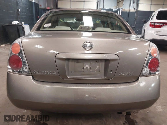 2003 Nissan Altima S with VIN 1N4AL11E53C354648, listed as a IAAI auction lot 41801992 with 172,010 mi miles. Bid and sale history available at carsss.com. Image 16.