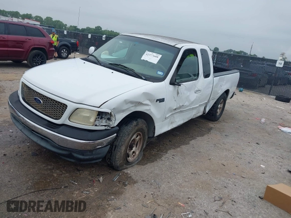 2001 Ford F-150 XL z VIN 1FTZX17281NB02781, wystawiony jako IAAI lot #42377688 z przebiegiem 180 830 mil mil oraz . Historia ofert i sprzedaży dostępna na DreamBid. Obrazek 2.