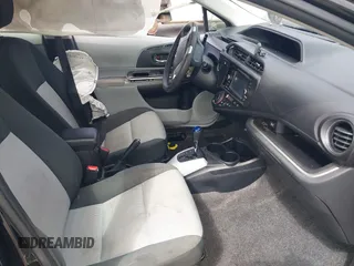 2014 Toyota Prius One z VIN JTDKDTB33E1569335, wystawiony jako IAAI lot #42483772 z przebiegiem Nie podano mil oraz . Historia ofert i sprzedaży dostępna na DreamBid. Obrazek 5.