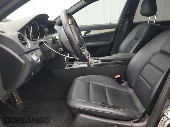 2014 Mercedes-Benz C 250 Sport z VIN WDDGF4HB7EA936280, wystawiony jako Copart lot #62165085 z przebiegiem 121 498 mil mil oraz Czysty tytuł • Clean title. Historia ofert i sprzedaży dostępna na DreamBid. Obrazek 7.