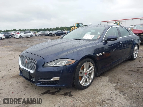 2017 Jaguar XJ Portfolio z VIN SAJWJ2GD0H8W12466, wystawiony jako IAAI lot #40488243 z przebiegiem 41 687 mil mil oraz . Historia ofert i sprzedaży dostępna na DreamBid. Obrazek 2.