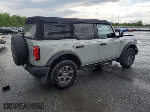 2023 Ford Bronco z VIN 1FMEE5BP6PLB00218, wystawiony jako Copart lot #55887595 z przebiegiem 22 859 mil mil oraz Szkody całkowita. Historia ofert i sprzedaży dostępna na DreamBid. Obrazek 3.