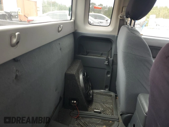 2004 Nissan Frontier XE Desert Runner z VIN 1N6ED26T84C448365, wystawiony jako Copart lot #56487435 z przebiegiem 266 738 mil mil oraz Czysty tytuł • Clean title. Historia ofert i sprzedaży dostępna na DreamBid. Obrazek 10.