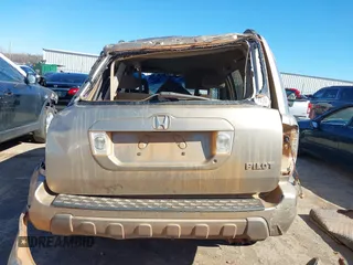 2005 Honda Pilot EX with VIN 5FNYF18475B044570, listed as a IAAI auction lot 41728694 with 200,585 mi miles. Bid and sale history available at carsss.com. Image 17.