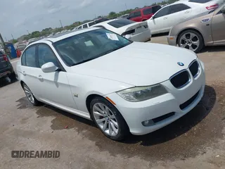 2011 BMW 3 Series 328i xDrive z VIN WBAPK7C55BF086847, wystawiony jako IAAI lot #42058439 z przebiegiem 145 971 mil mil oraz . Historia ofert i sprzedaży dostępna na DreamBid. Obrazek 1.