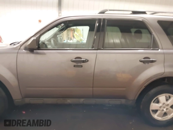 2011 Ford Escape XLT с VIN 1FMCU9DG3BKA18878, выставлен на аукционе IAAI как лот 41549599 с пробегом 114 576 миль миль и . История ставок и продаж доступна на DreamBid. Изображение 14.