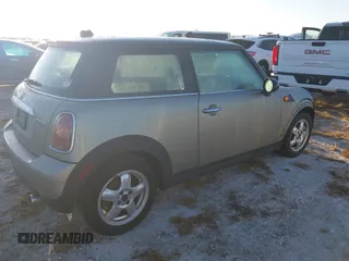 2007 MINI Hardtop with VIN WMWMF33587TU60750, listed as a IAAI auction lot 40640995 with Not Provided miles and . Bid and sale history available at DreamBid. Image 4.