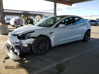 2018 Tesla Model 3 Long Range Battery z VIN 5YJ3E1EB2JF067118, wystawiony jako Copart lot #47194985 z przebiegiem 83 163 mil mil oraz Szkody całkowita. Historia ofert i sprzedaży dostępna na DreamBid. Obrazek 1.