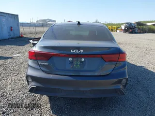 2023 Kia Forte LXS z VIN 3KPF24AD8PE585604, wystawiony jako IAAI lot #42098930 z przebiegiem 18 946 mil mil oraz . Historia ofert i sprzedaży dostępna na DreamBid. Obrazek 16.