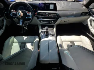 2018 BMW M5 z VIN WBSJF0C51JB282030, wystawiony jako Copart lot #54773835 z przebiegiem 44 046 mil mil oraz Szkody całkowita. Historia ofert i sprzedaży dostępna na DreamBid. Obrazek 8.