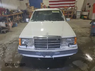 1992 Mercedes-Benz 300 with VIN WDBEA26D0NB615523, listed as a Copart auction lot 44381835 with 170,142 mi miles and Clean Title. Bid and sale history available at DreamBid. Image 5.