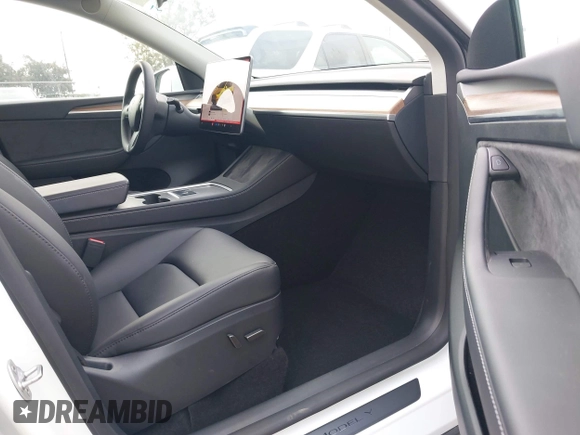 2024 Tesla Model Y Long Range with VIN 7SAYGDEEXRF059620, listed as a IAAI auction lot 42190425 with 16,682 mi miles. Bid and sale history available at carsss.com. Image 5.