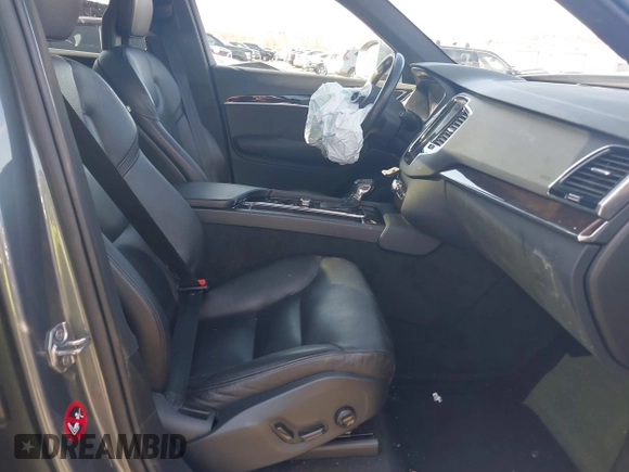 2018 Volvo XC90 Momentum with VIN YV4A22PK6J1386904, listed as a IAAI auction lot 41871000 with 58,955 mi miles. Bid and sale history available at carsss.com. Image 5.