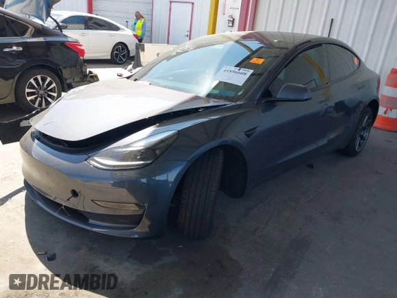 2023 Tesla Model 3 z VIN 5YJ3E1EA5PF639346, wystawiony jako IAAI lot #41896608 z przebiegiem 25 618 mil mil oraz . Historia ofert i sprzedaży dostępna na DreamBid. Obrazek 2.