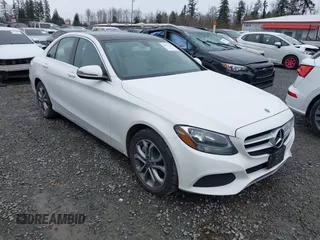 2017 Mercedes-Benz C 300 z VIN 55SWF4KB5HU232085, wystawiony jako IAAI lot #41852193 z przebiegiem 32 651 mil mil oraz . Historia ofert i sprzedaży dostępna na DreamBid. Obrazek 1.