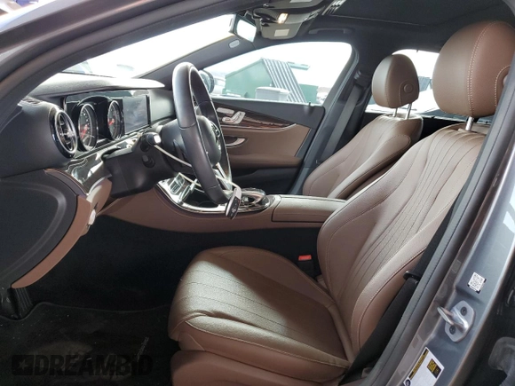 2019 Mercedes-Benz E 450 with VIN WDDZH6JB3KA561931, listed as a Copart auction lot 48417825 with 38,561 mi miles and Salvage Title. Bid and sale history available at DreamBid. Image 7.