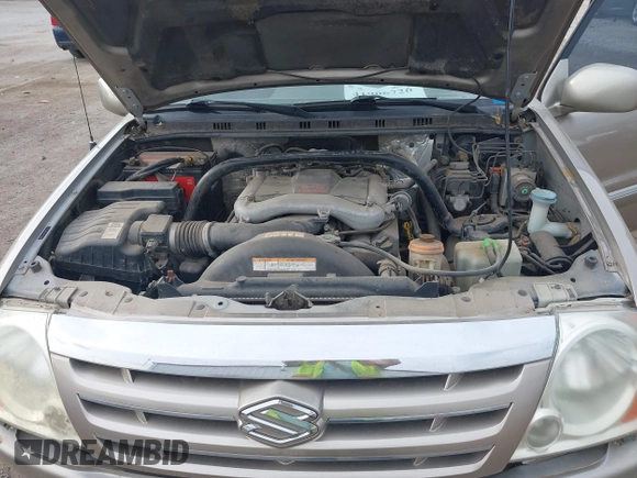 2005 Suzuki XL-7 LX with VIN JS3TX92V254100902, listed as a IAAI auction lot 41906726 with 170,411 mi miles. Bid and sale history available at carsss.com. Image 10.