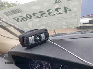 2011 BMW 3 Series 328i xDrive z VIN WBAPK5G5XBNN25836, wystawiony jako IAAI lot #42352968 z przebiegiem 108 638 mil mil oraz . Historia ofert i sprzedaży dostępna na DreamBid. Obrazek 11.
