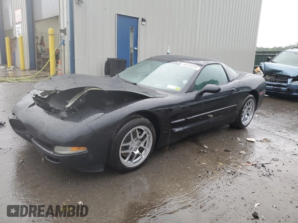 2002 Chevrolet Corvette with VIN 1G1YY22G525116472, listed as a Copart auction lot 70014054 with 221,284 mi miles and Salvage Title. Bid and sale history available at carsss.com. Image 1.