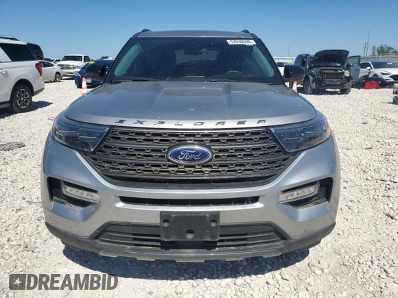 2022 Ford Explorer XLT z VIN 1FMSK7DH9NGC41271, wystawiony jako Copart lot #53530595 z przebiegiem 10 620 mil mil oraz Czysty tytuł • Clean title. Historia ofert i sprzedaży dostępna na DreamBid. Obrazek 5.