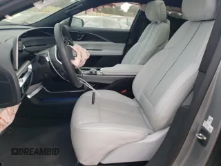 2024 Cadillac LYRIQ Sport z VIN 1GYKPTRK5RZ107588, wystawiony jako Copart lot #75906234 z przebiegiem 8 369 mil mil oraz Szkoda całkowita • Salvage title. Historia ofert i sprzedaży dostępna na DreamBid. Obrazek 7.