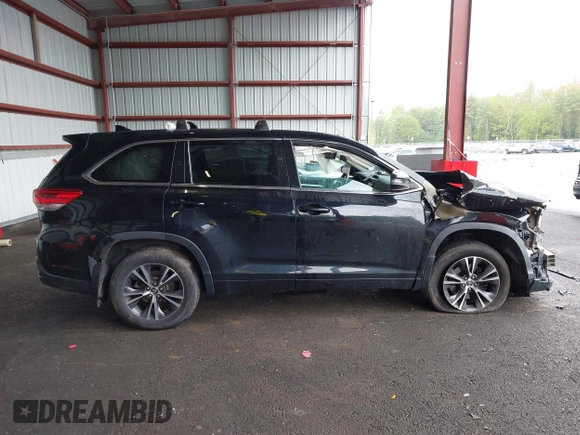 2018 Toyota Highlander LE с VIN 5TDBZRFH2JS855104, выставлен на аукционе IAAI как лот 42263950 с пробегом 51 070 миль миль и . История ставок и продаж доступна на DreamBid. Изображение 12.
