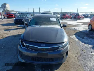 2017 Kia Optima z VIN KNAGT4LE0H5010561, wystawiony jako IAAI lot #41623263 z przebiegiem 80 442 mil mil oraz . Historia ofert i sprzedaży dostępna na DreamBid. Obrazek 12.