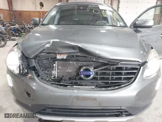2017 Volvo XC60 Inscription with VIN YV440MRU1H2017062, listed as a IAAI auction lot 41723799 with 110,954 mi miles. Bid and sale history available at carsss.com. Image 6.
