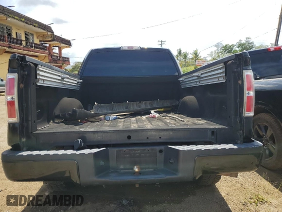 2010 Ford F-150 XL z VIN 1FTEX1CW6AFB80915, wystawiony jako Copart lot #57243395 z przebiegiem Nie podano mil oraz Nie do naprawy • Non repairable. Historia ofert i sprzedaży dostępna na DreamBid. Obrazek 6.