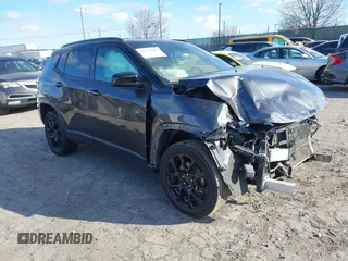 2022 Jeep Compass Latitude with VIN 3C4NJDBB3NT189648, listed as a IAAI auction lot 41334098 with 45,140 mi miles and . Bid and sale history available at carsss.com. Image 1.