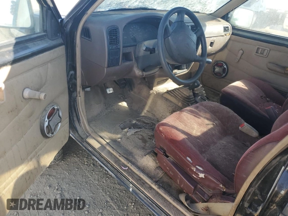 1996 Nissan Frontier XE z VIN 1N6SD11Y1TC316952, wystawiony jako Copart lot #79935534 z przebiegiem 254 022 mil mil oraz Czysty tytuł • Clean title. Historia ofert i sprzedaży dostępna na DreamBid. Obrazek 8.