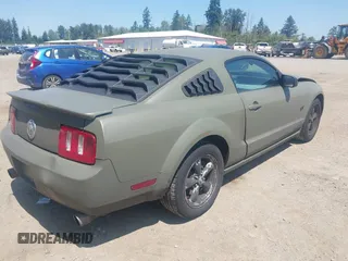 2007 Ford Mustang Deluxe with VIN 1ZVFT80N775256982, listed as a IAAI auction lot 42433794 with 123,787 mi miles and . Bid and sale history available at DreamBid. Image 4.
